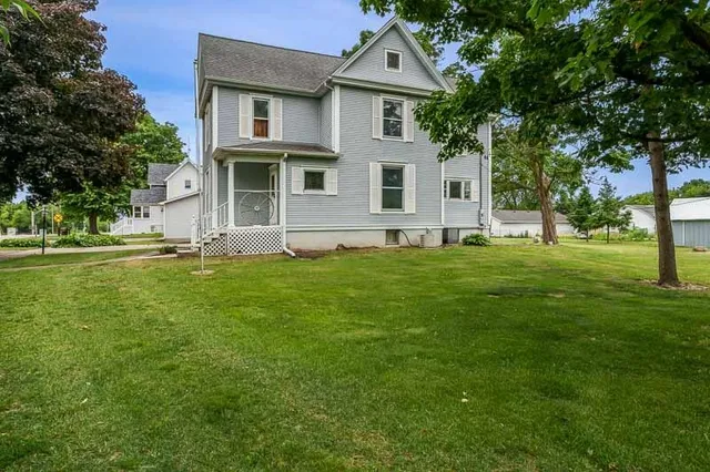 $179,900 | 202 East Chicago Avenue, Davis Junction, IL 61020