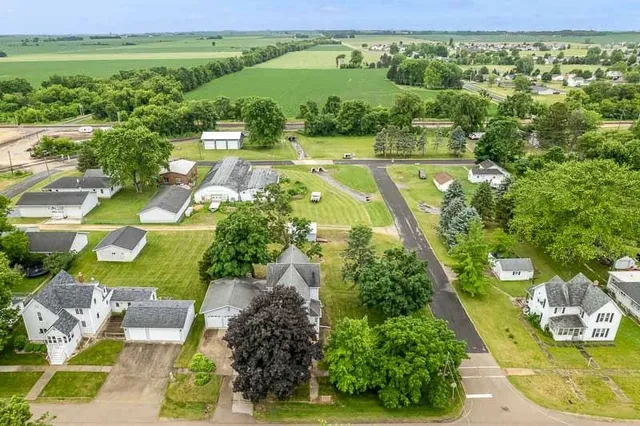 $179,900 | 202 East Chicago Avenue, Davis Junction, IL 61020