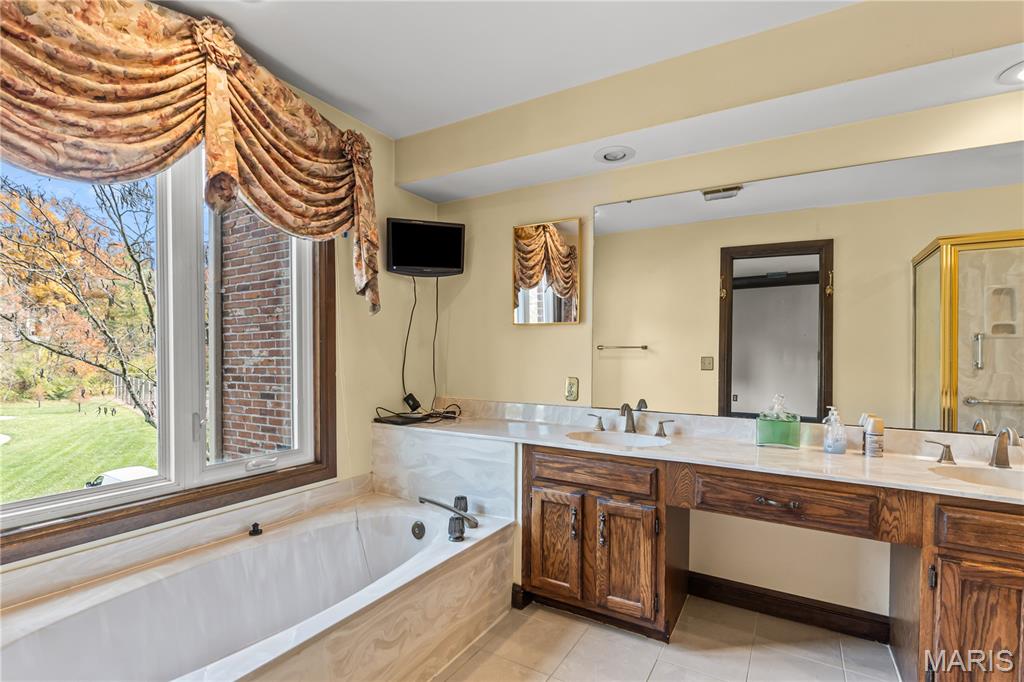 14316 East Conway Meadows Court, Unit 202 Chesterfield, MO 63017 - Photo 21 of 35