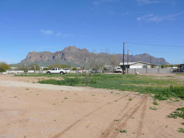 330 North Wickiup Road Apache Junction, AZ 85119 - Photo 1 of 6 Primary Photo