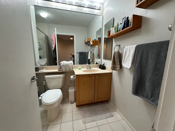 $2,800 | 400 North LaSalle Drive, Unit 1208, Chicago, IL 60654