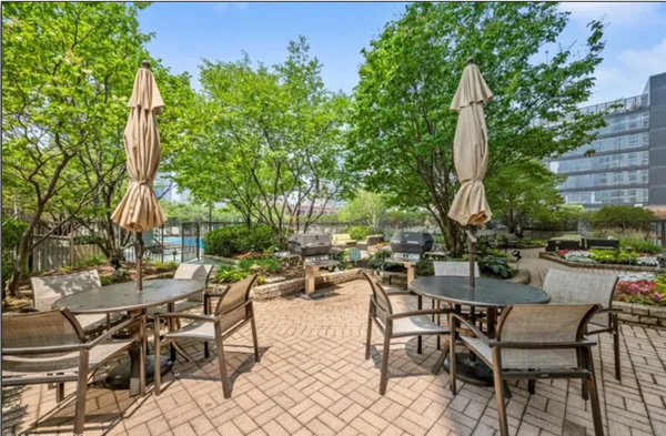 $2,800 | 400 North LaSalle Drive, Unit 1208, Chicago, IL 60654
