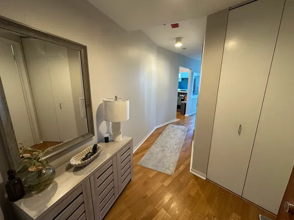 $2,800 | 400 North LaSalle Drive, Unit 1208, Chicago, IL 60654