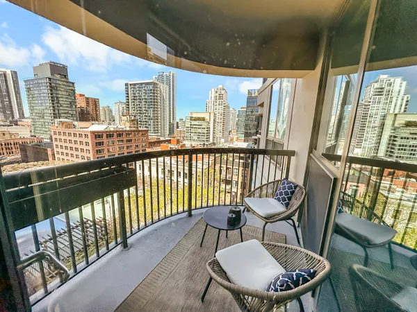 $2,800 | 400 North LaSalle Drive, Unit 1208, Chicago, IL 60654