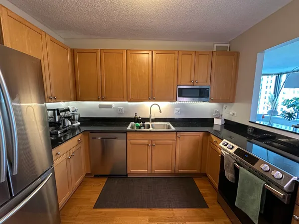 $2,800 | 400 North LaSalle Drive, Unit 1208, Chicago, IL 60654