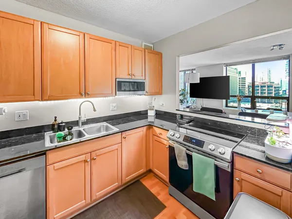 $2,800 | 400 North LaSalle Drive, Unit 1208, Chicago, IL 60654