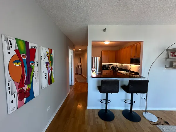 $2,800 | 400 North LaSalle Drive, Unit 1208, Chicago, IL 60654