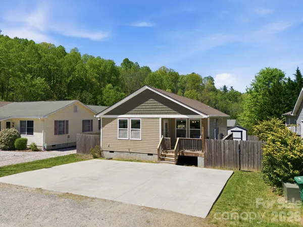 $365,000 | 9 Half Moon Drive, Swannanoa, NC 28778