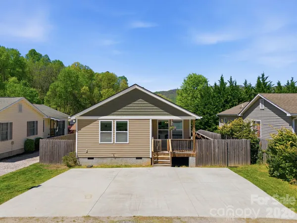 $365,000 | 9 Half Moon Drive, Swannanoa, NC 28778