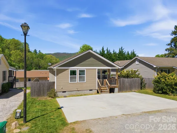 $365,000 | 9 Half Moon Drive, Swannanoa, NC 28778