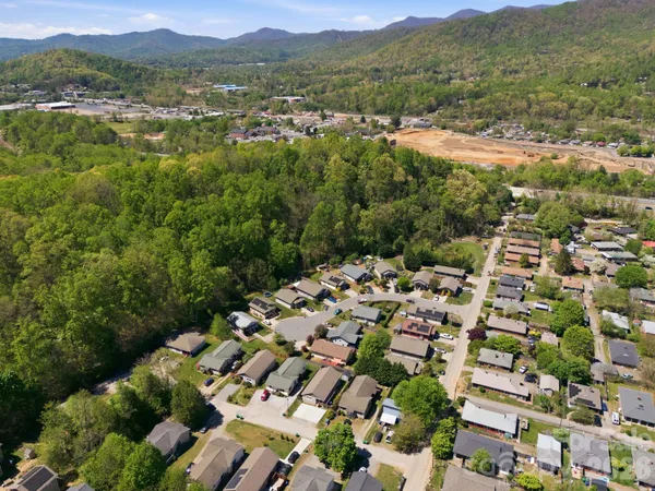 $365,000 | 9 Half Moon Drive, Swannanoa, NC 28778