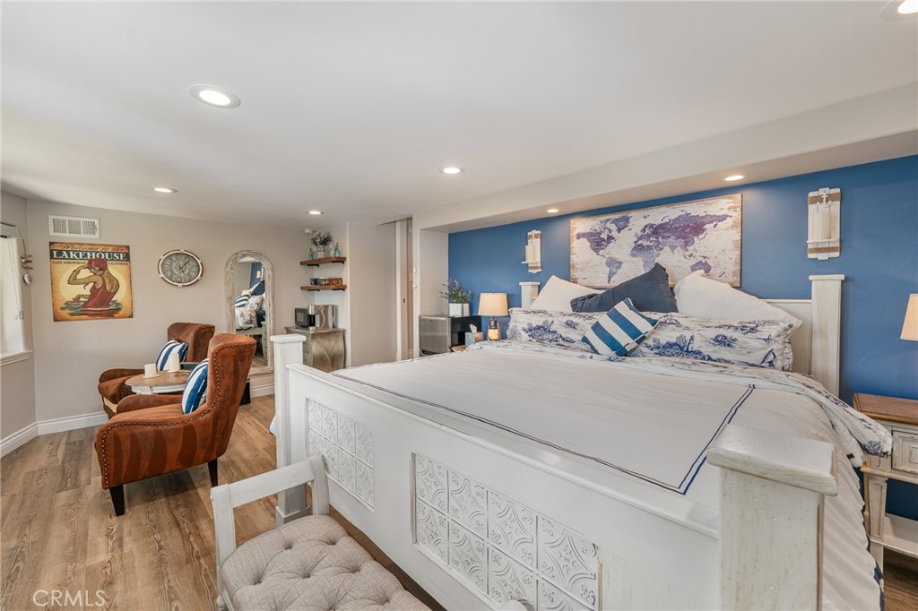 27550 North Bay Road Lake Arrowhead, CA 92352 - Photo 37 of 53 a bed room with a bed and a chair