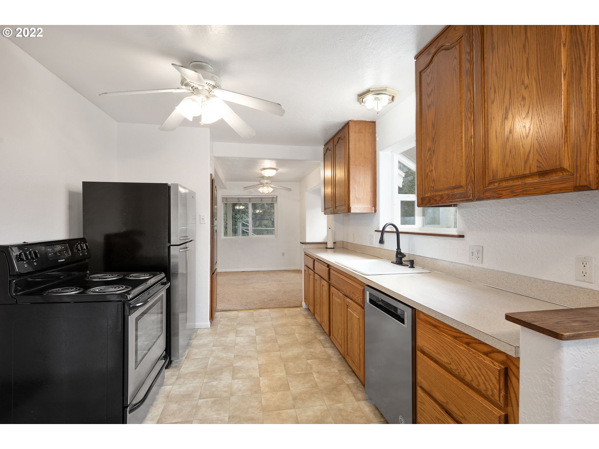 5515 Southeast Jenne Road Portland, OR 97236 - Photo 6 of 18