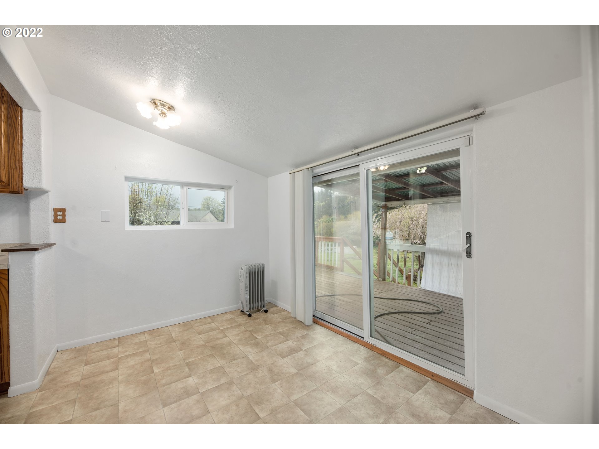 5515 Southeast Jenne Road Portland, OR 97236 - Photo 9 of 18