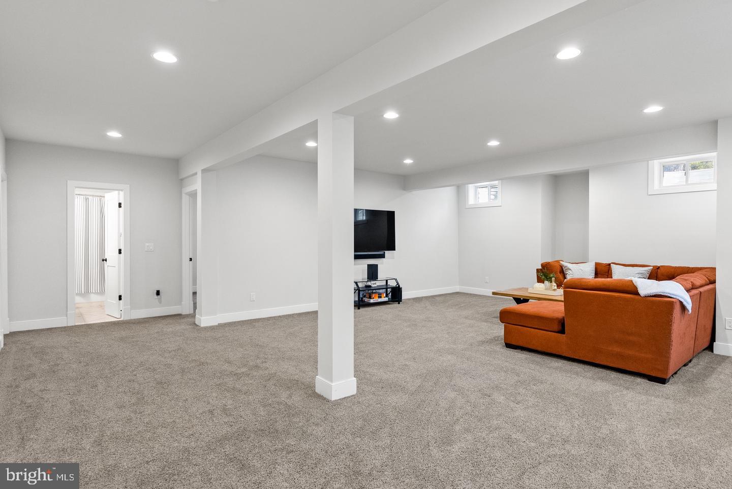 8633 Fort Hunt Road Alexandria, VA 22308 - Photo 44 of 62 Use this space as an entertainment room