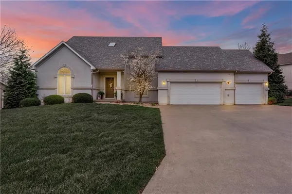 $415,000 | 110 Deerfield Drive, Warrensburg, MO 64093