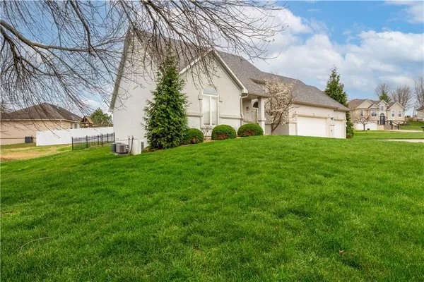 $415,000 | 110 Deerfield Drive, Warrensburg, MO 64093
