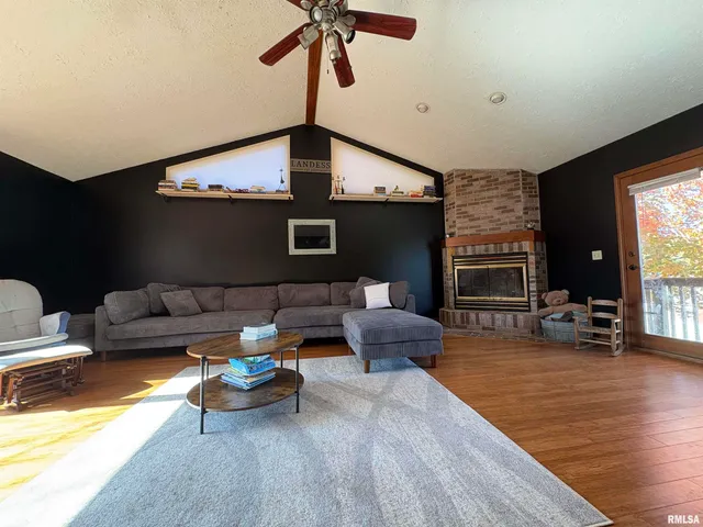 $184,900 | 1014 Pioneer Drive, Jacksonville, IL 62650