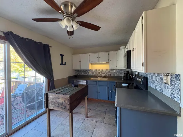 $184,900 | 1014 Pioneer Drive, Jacksonville, IL 62650