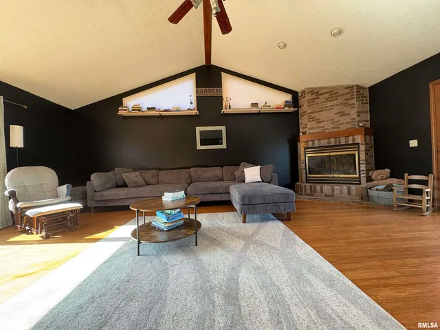 $189,900 | 1014 Pioneer Drive, Jacksonville, IL 62650