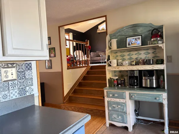 $179,900 | 1014 Pioneer Drive, Jacksonville, IL 62650