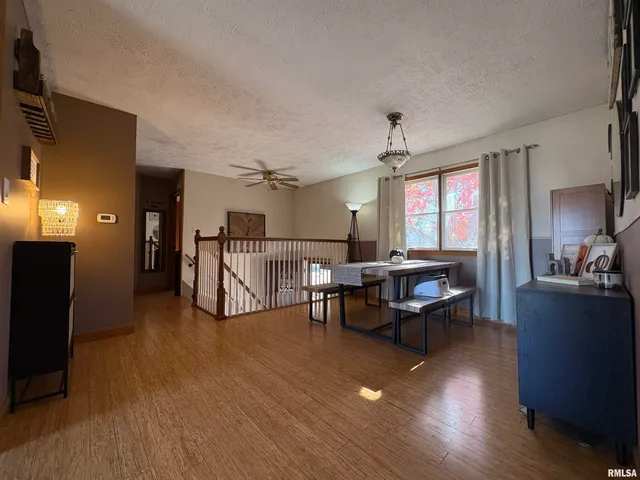 $184,900 | 1014 Pioneer Drive, Jacksonville, IL 62650