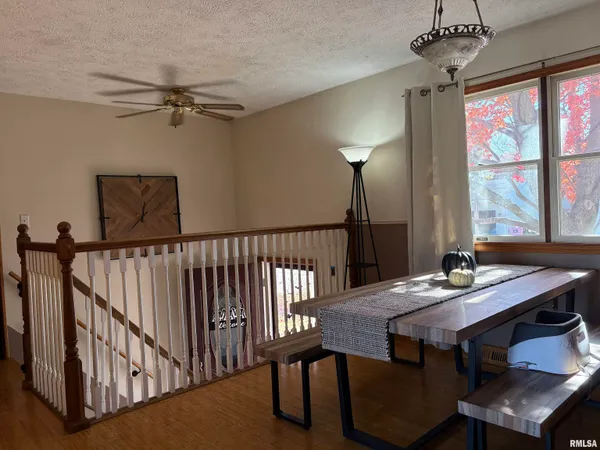 $179,900 | 1014 Pioneer Drive, Jacksonville, IL 62650