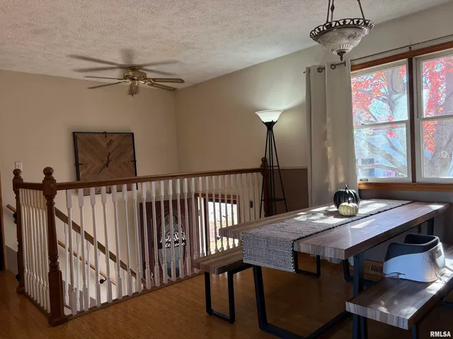 $184,900 | 1014 Pioneer Drive, Jacksonville, IL 62650