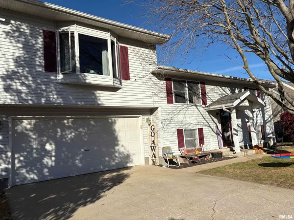 $179,900 | 1014 Pioneer Drive, Jacksonville, IL 62650