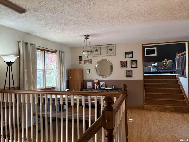 $184,900 | 1014 Pioneer Drive, Jacksonville, IL 62650