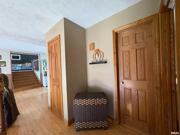 $179,900 | 1014 Pioneer Drive, Jacksonville, IL 62650