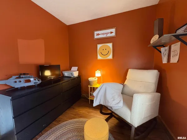 $179,900 | 1014 Pioneer Drive, Jacksonville, IL 62650