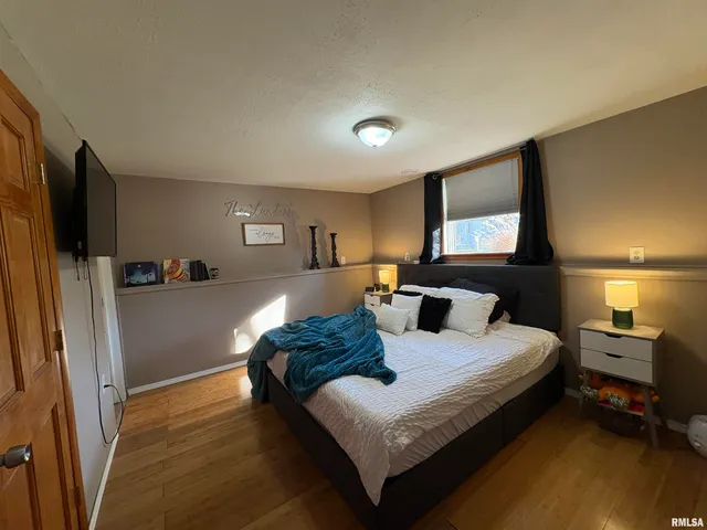 $184,900 | 1014 Pioneer Drive, Jacksonville, IL 62650