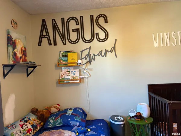 $179,900 | 1014 Pioneer Drive, Jacksonville, IL 62650