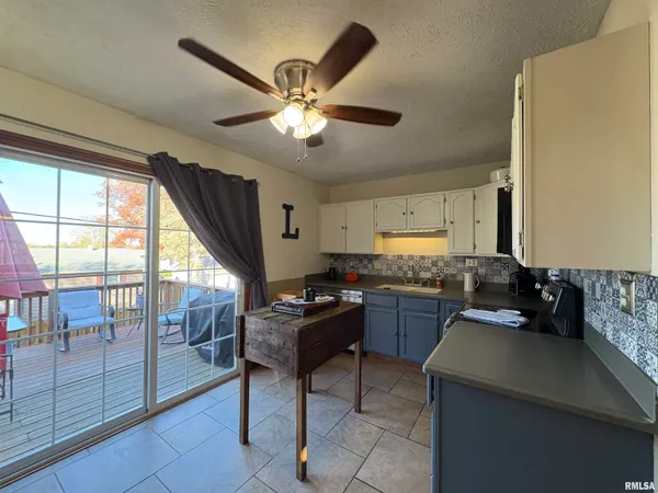 $179,900 | 1014 Pioneer Drive, Jacksonville, IL 62650