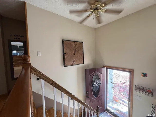 $184,900 | 1014 Pioneer Drive, Jacksonville, IL 62650