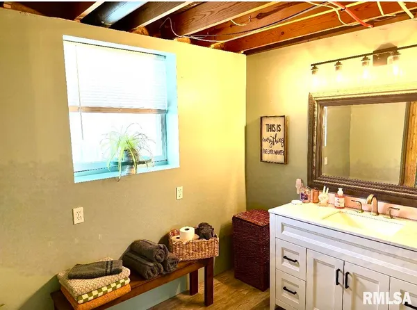 $179,900 | 1014 Pioneer Drive, Jacksonville, IL 62650