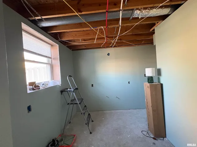 $184,900 | 1014 Pioneer Drive, Jacksonville, IL 62650