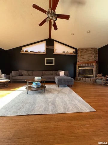 $189,900 | 1014 Pioneer Drive, Jacksonville, IL 62650