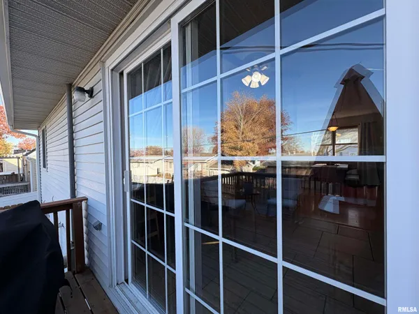 $179,900 | 1014 Pioneer Drive, Jacksonville, IL 62650