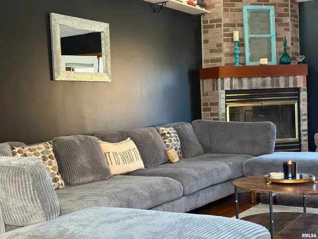 $184,900 | 1014 Pioneer Drive, Jacksonville, IL 62650