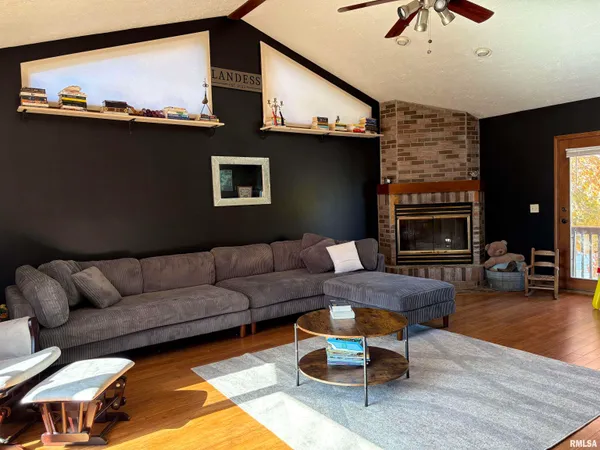 $179,900 | 1014 Pioneer Drive, Jacksonville, IL 62650