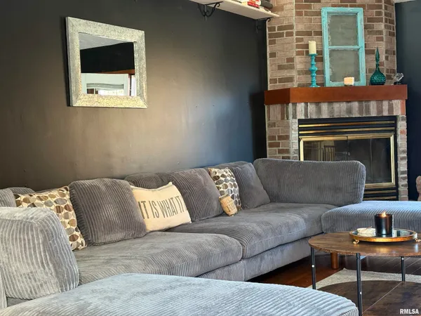 $179,900 | 1014 Pioneer Drive, Jacksonville, IL 62650