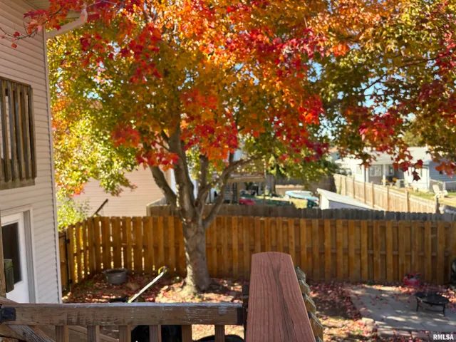 $184,900 | 1014 Pioneer Drive, Jacksonville, IL 62650