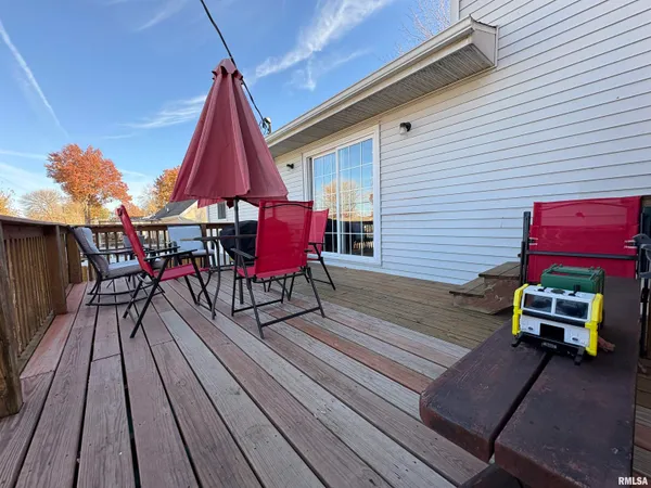 $179,900 | 1014 Pioneer Drive, Jacksonville, IL 62650