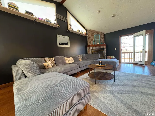 $184,900 | 1014 Pioneer Drive, Jacksonville, IL 62650