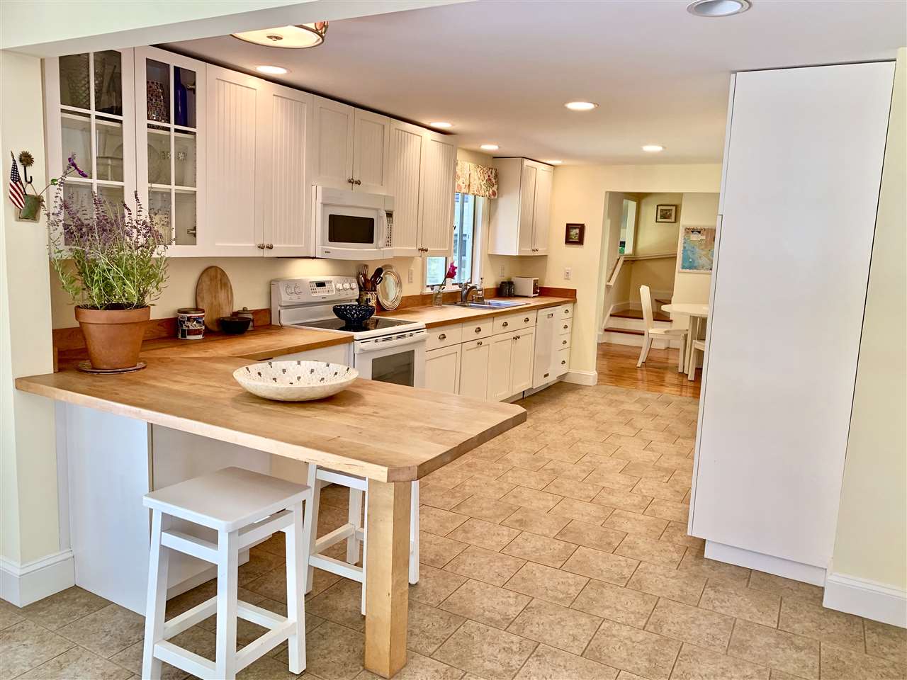 19 Chapel Road North Hampton, NH 03862 - Photo 5 of 35