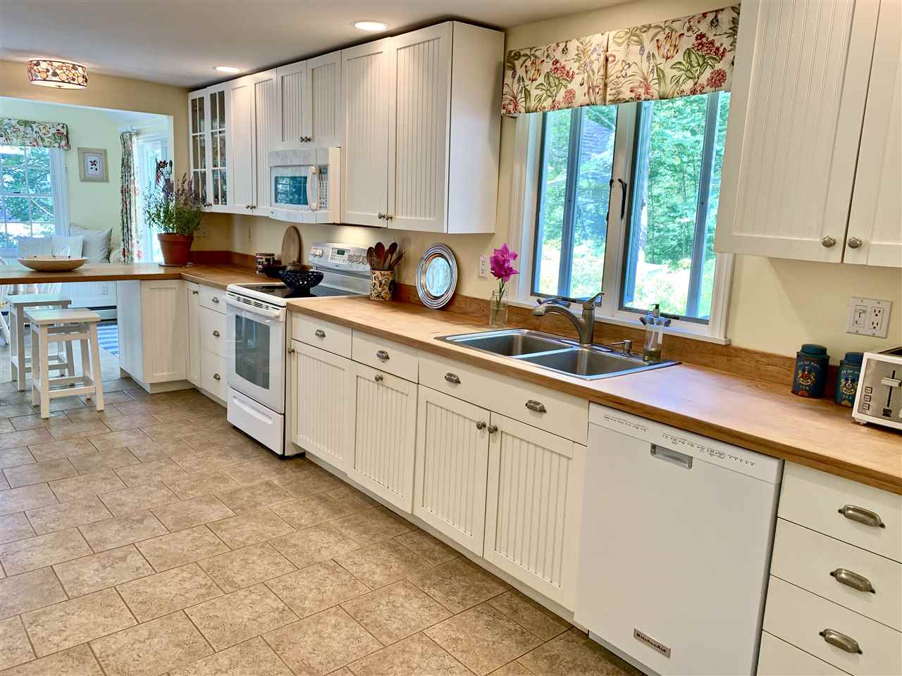 19 Chapel Road North Hampton, NH 03862 - Photo 6 of 35