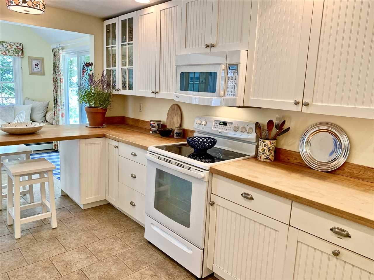 19 Chapel Road North Hampton, NH 03862 - Photo 7 of 35