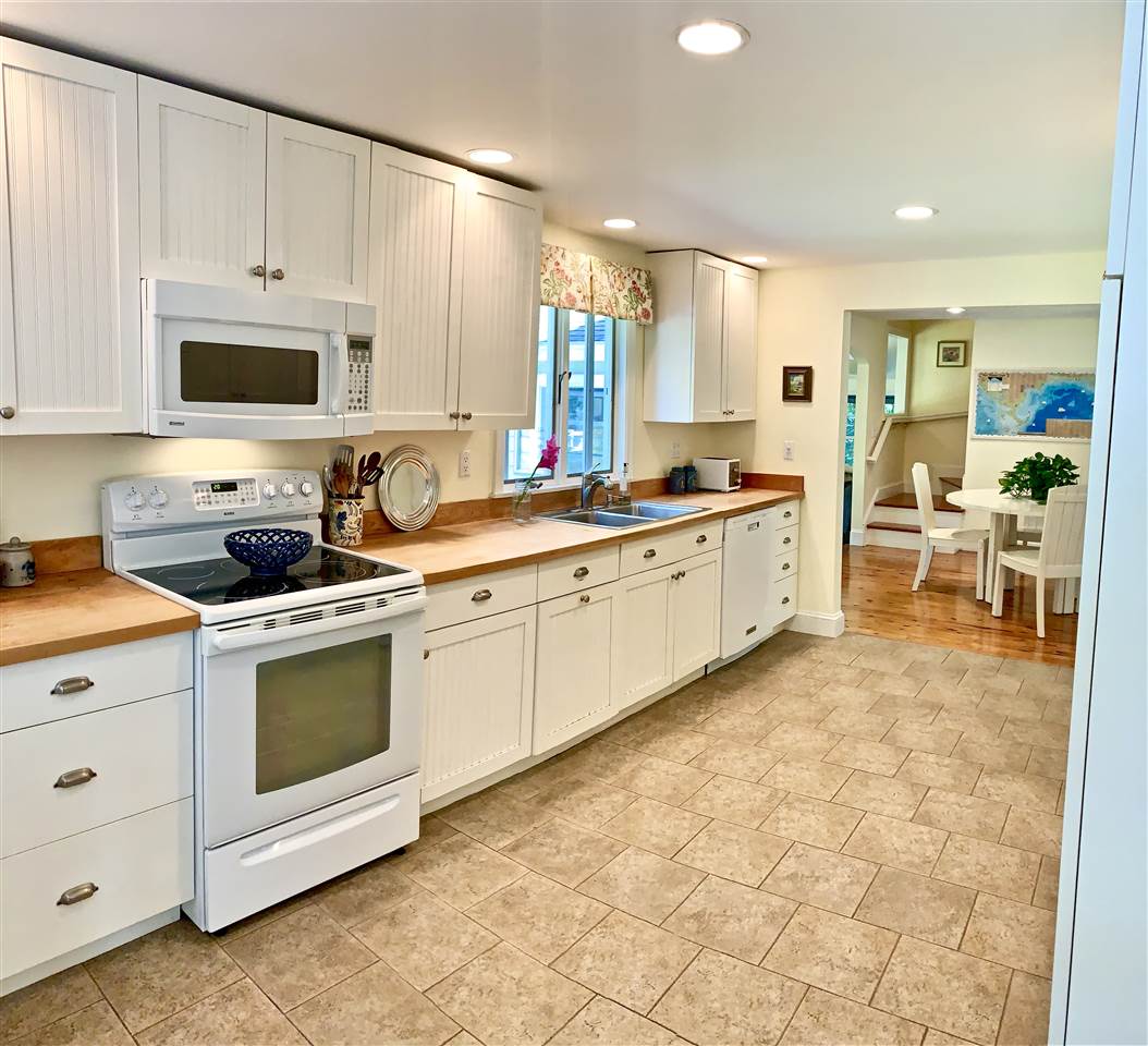 19 Chapel Road North Hampton, NH 03862 - Photo 9 of 35